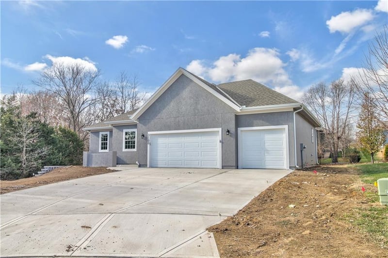 3100 118th St, Kansas City, KS 66109