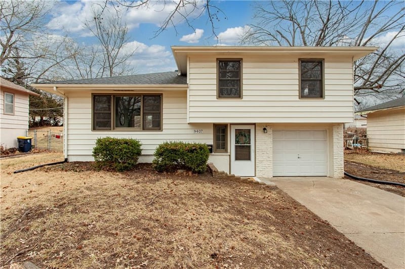9407 Palmer Ave, Kansas City, MO 64138
