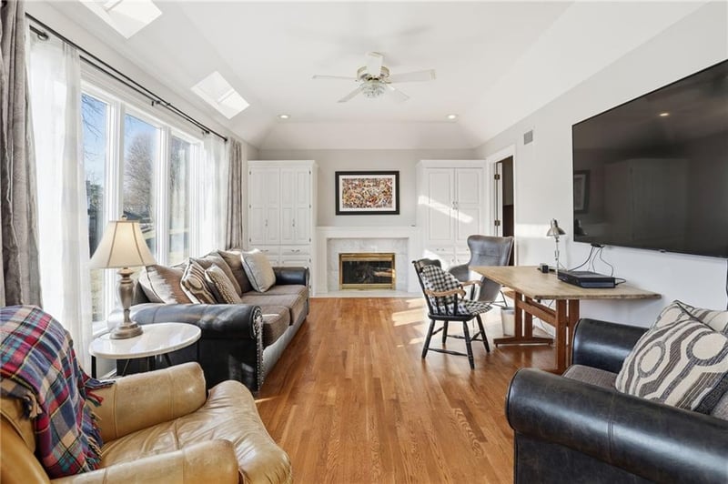 12313 Pembroke Ln, Leawood, KS 66209