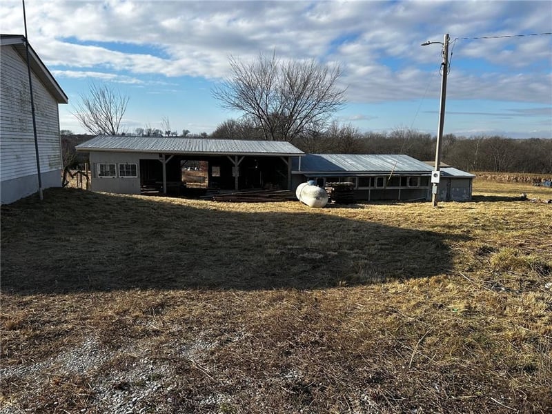 7135 Kidder Rd, Kidder, MO 64649