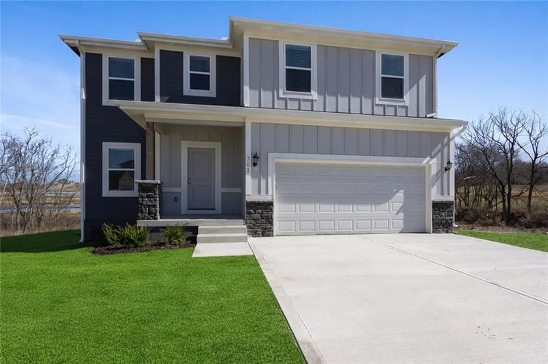 702 Red Clover Ct, Raymore, MO 64083