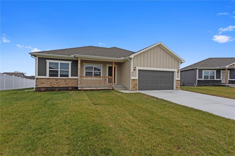 611 Fall Creek Dr, Belton, MO 64012