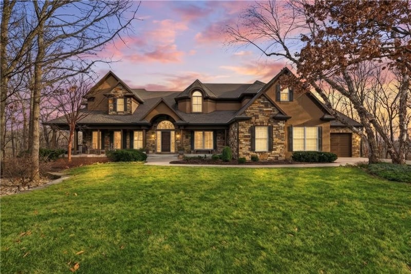2635 Ashurst Ln, Lee's Summit, MO 64081