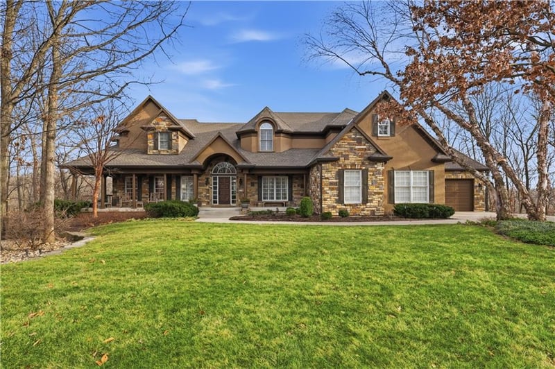 2635 Ashurst Ln, Lee's Summit, MO 64081