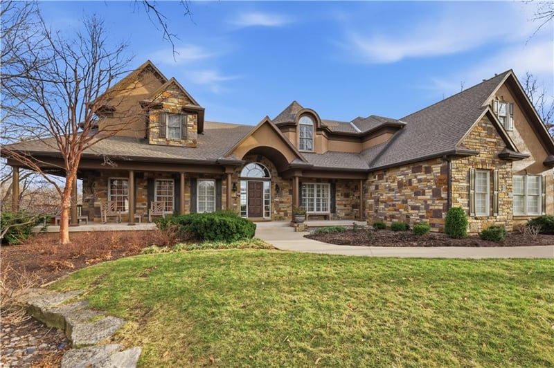 2635 Ashurst Ln, Lee's Summit, MO 64081