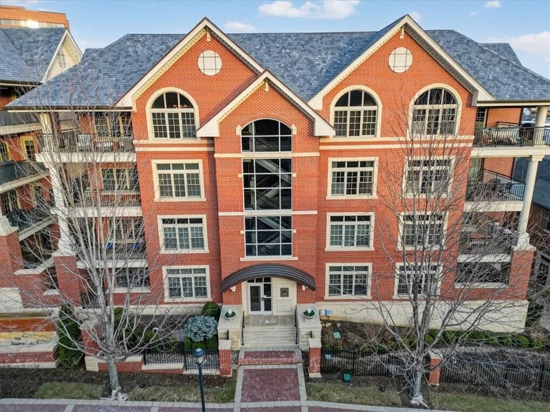 4937 Wyandotte St #400, Kansas City, MO 64112