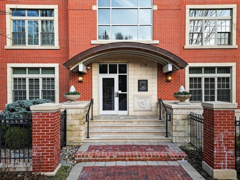 4937 Wyandotte St #400, Kansas City, MO 64112