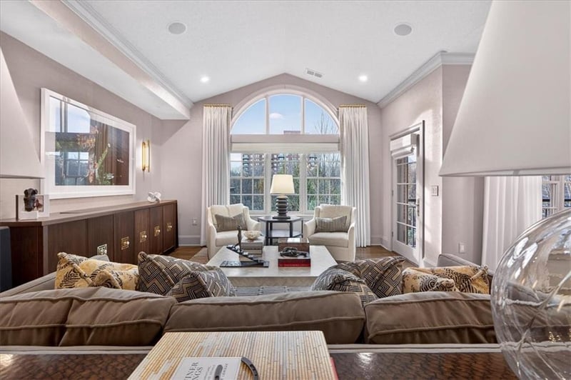 4937 Wyandotte St #400, Kansas City, MO 64112