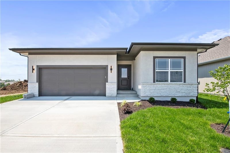 17103 168th Pl, Olathe, KS 66062