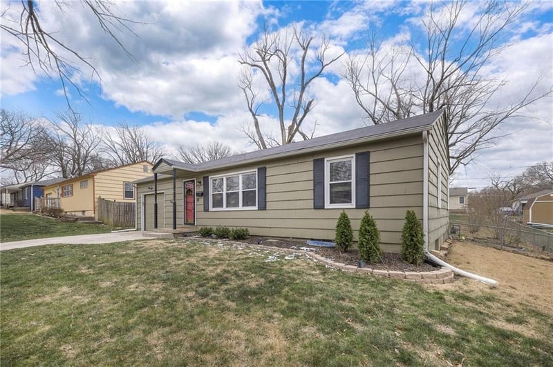 8601 69th St, Overland Park, KS 66204