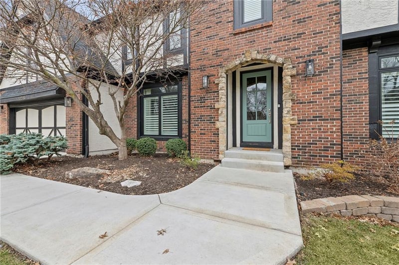 12536 Nieman Rd, Overland Park, KS 66213