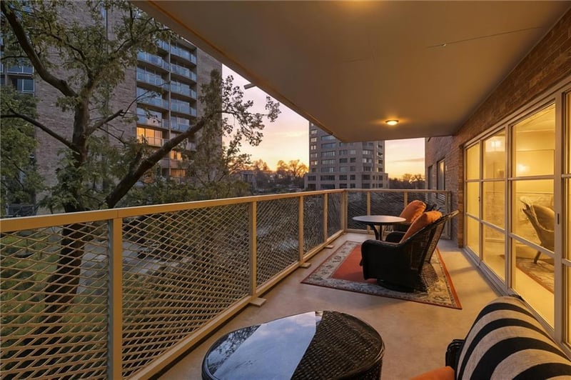 310 49th St #403, Kansas City, MO 64112