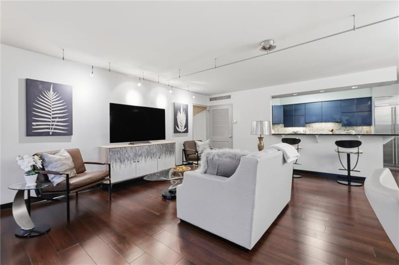 310 49th St #403, Kansas City, MO 64112