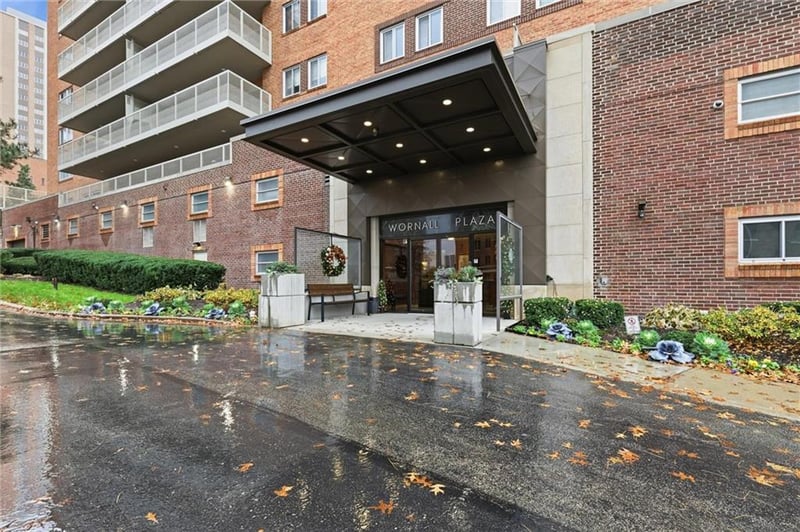 310 W 49th St #403, Kansas City, MO 64112