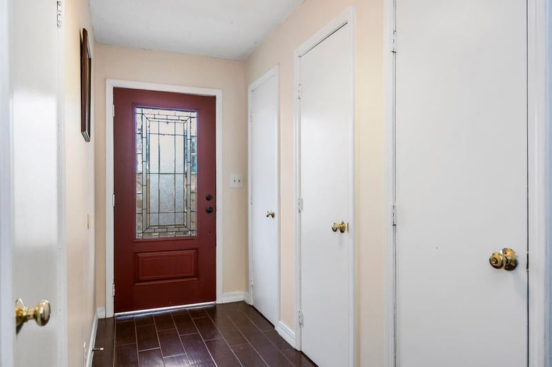 8122 Hampton Rd, Kansas City, MO 64152