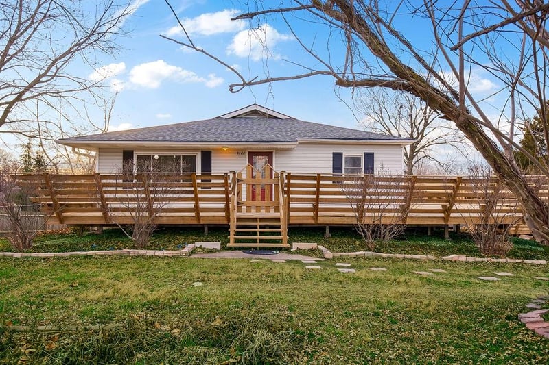 8122 Hampton Rd, Kansas City, MO 64152