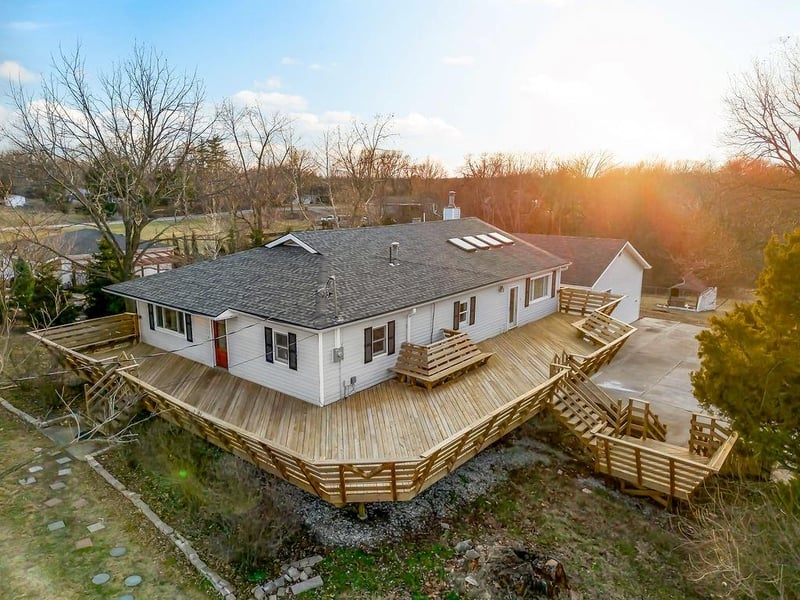 8122 Hampton Rd, Kansas City, MO 64152