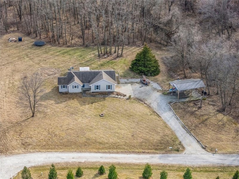 26965 Smithers Ln, Weston, MO 64098
