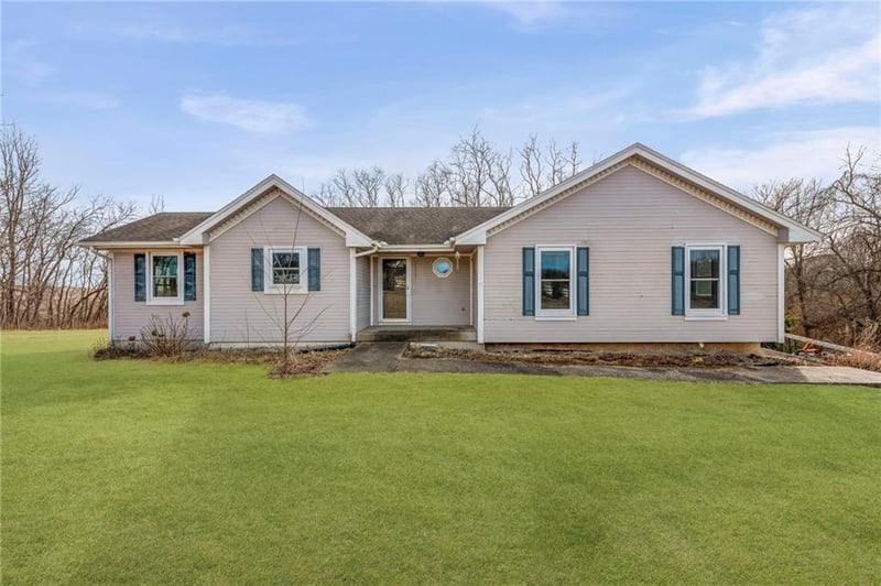 26965 Smithers Ln, Weston, MO 64098