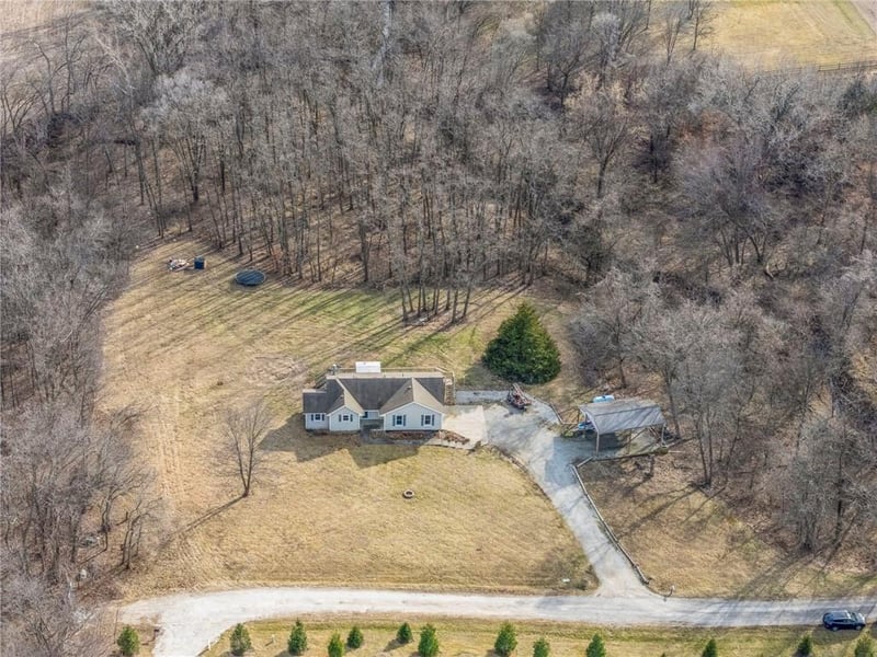 26965 Smithers Ln, Weston, MO 64098