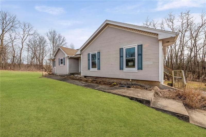 26965 Smithers Ln, Weston, MO 64098