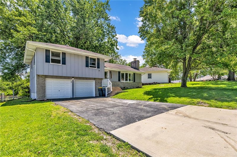 12903 54th St, Kansas City, MO 64133