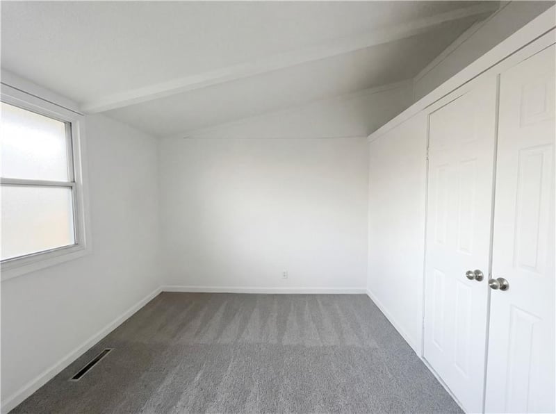 9509 Grandview Rd, Kansas City, MO 64137