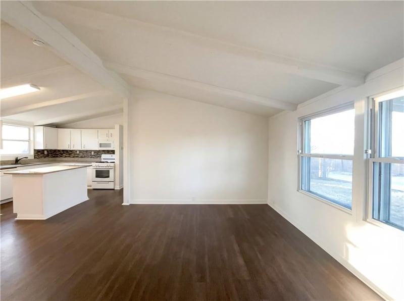 9509 Grandview Rd, Kansas City, MO 64137