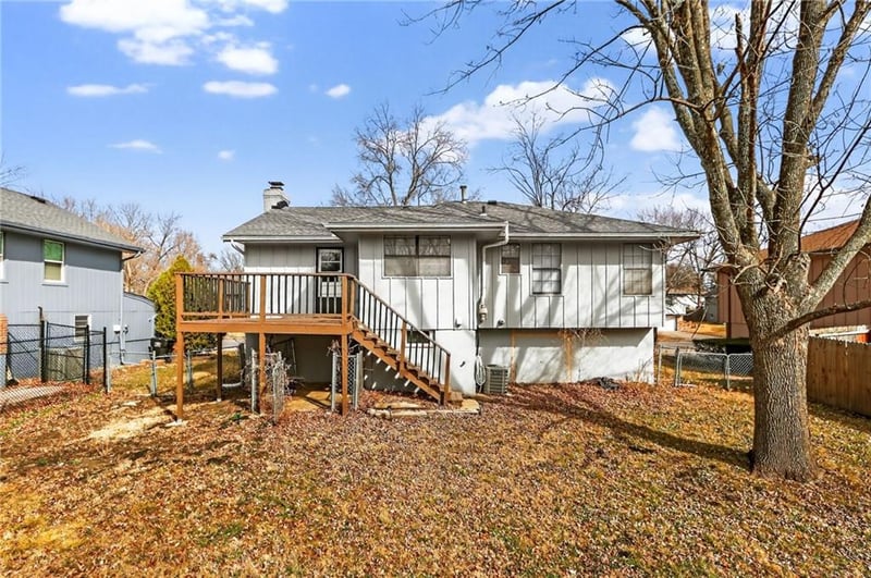 2916 Sweet Briar Dr, Independence, MO 64057