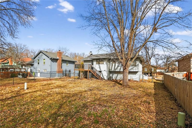 2916 Sweet Briar Dr, Independence, MO 64057