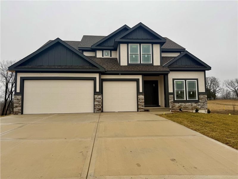1972 Longview Dr, Liberty, MO 64068