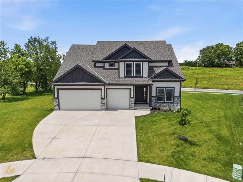1972 Longview Dr, Liberty, MO 64068