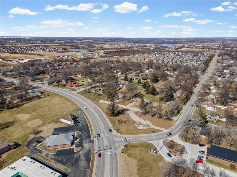 317 - 319 Foxwood Dr, Raymore, MO 64083