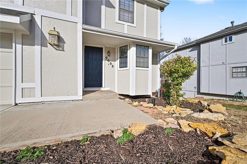 9008 W 77th St, Overland Park, KS 66204