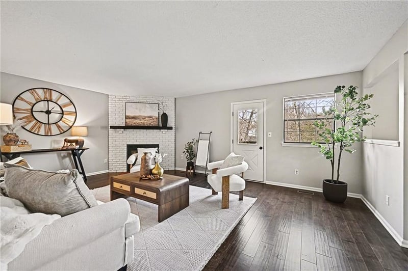 9008 W 77th St, Overland Park, KS 66204