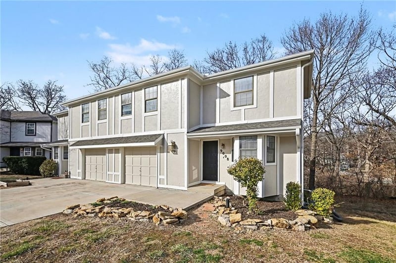 9008 W 77th St, Overland Park, KS 66204
