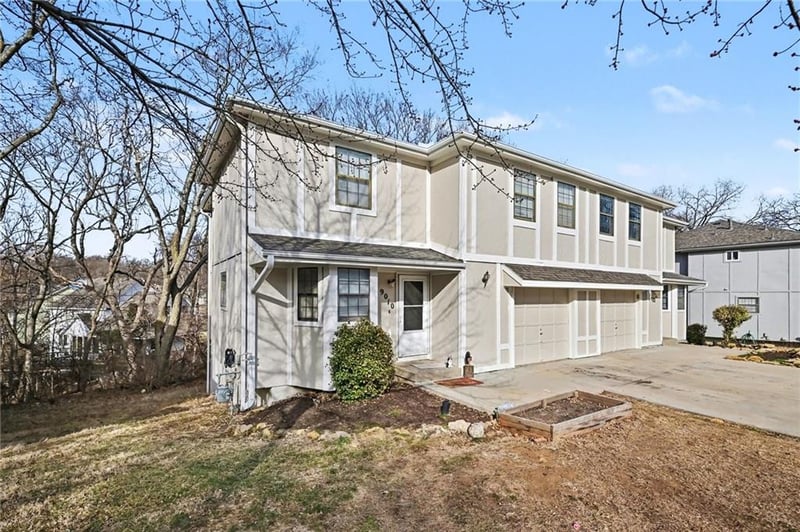 9008 W 77th St, Overland Park, KS 66204