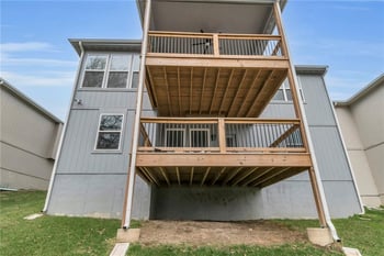 628 NW 110th St, Kansas City, MO 64155