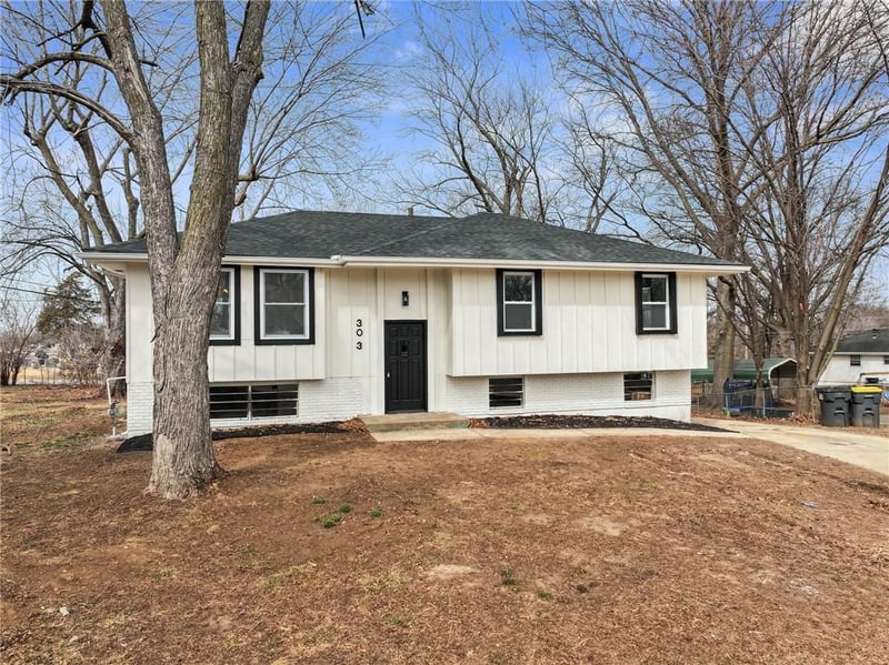 303 25th St, Blue Springs, MO 64015