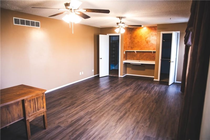 5506 Verlin Dr, Parkville, MO 64152