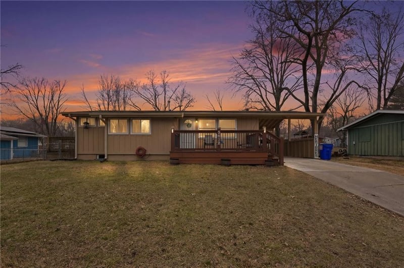 5818 Garfield Ave, Gladstone, MO 64118