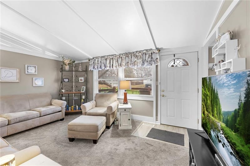 5818 Garfield Ave, Gladstone, MO 64118