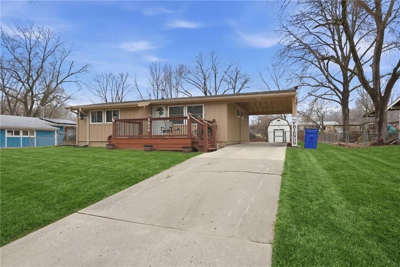 5818 Garfield Ave, Gladstone, MO 64118