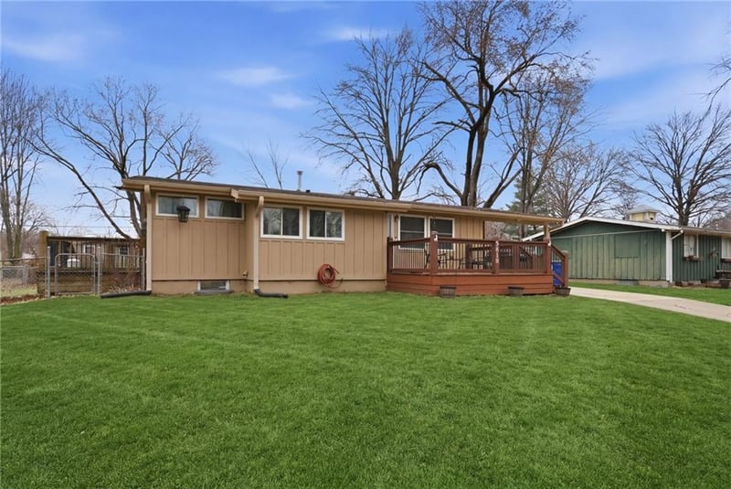 5818 Garfield Ave, Gladstone, MO 64118