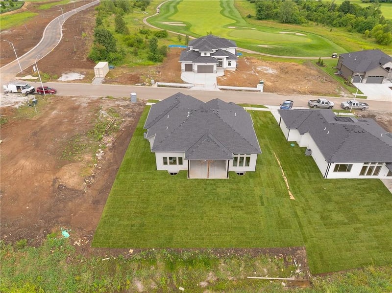 518 Bentwater Dr, Raymore, MO 64083