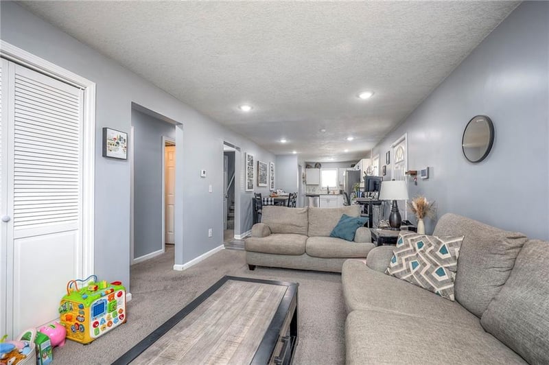 8446 Oak St, Kansas City, MO 64114