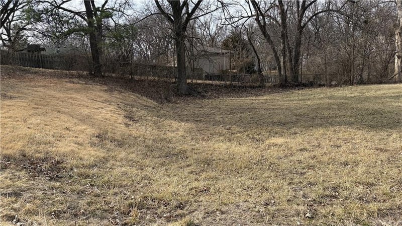 407 Maple St, Leavenworth, KS 66048