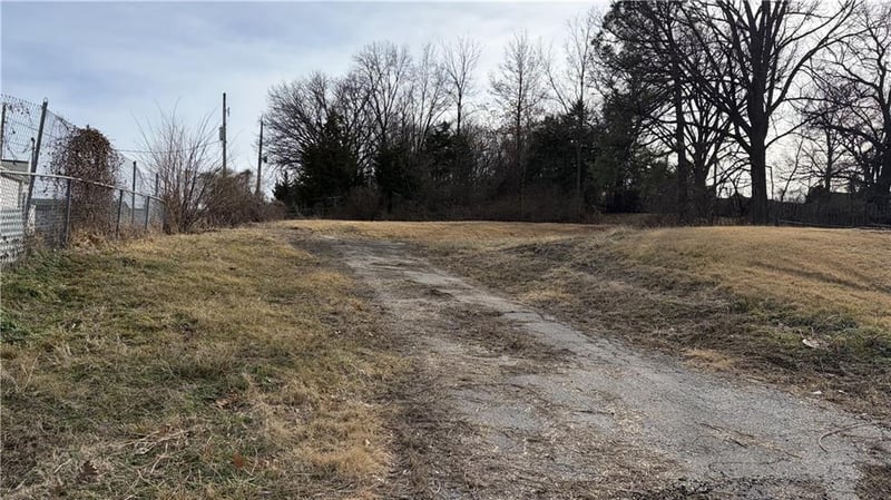 407 Maple St, Leavenworth, KS 66048