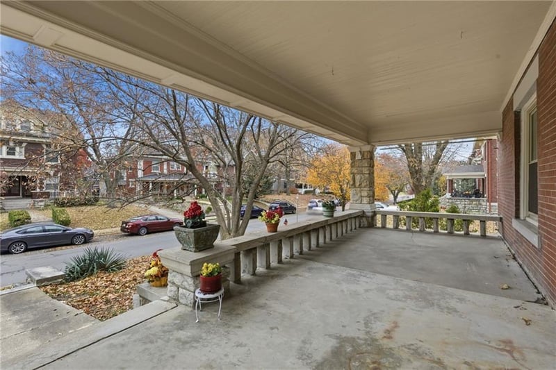 3516 Charlotte St, Kansas City, MO 64109