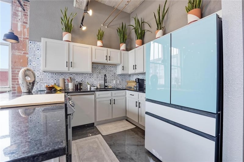 321 7th St #407, Kansas City, MO 64105